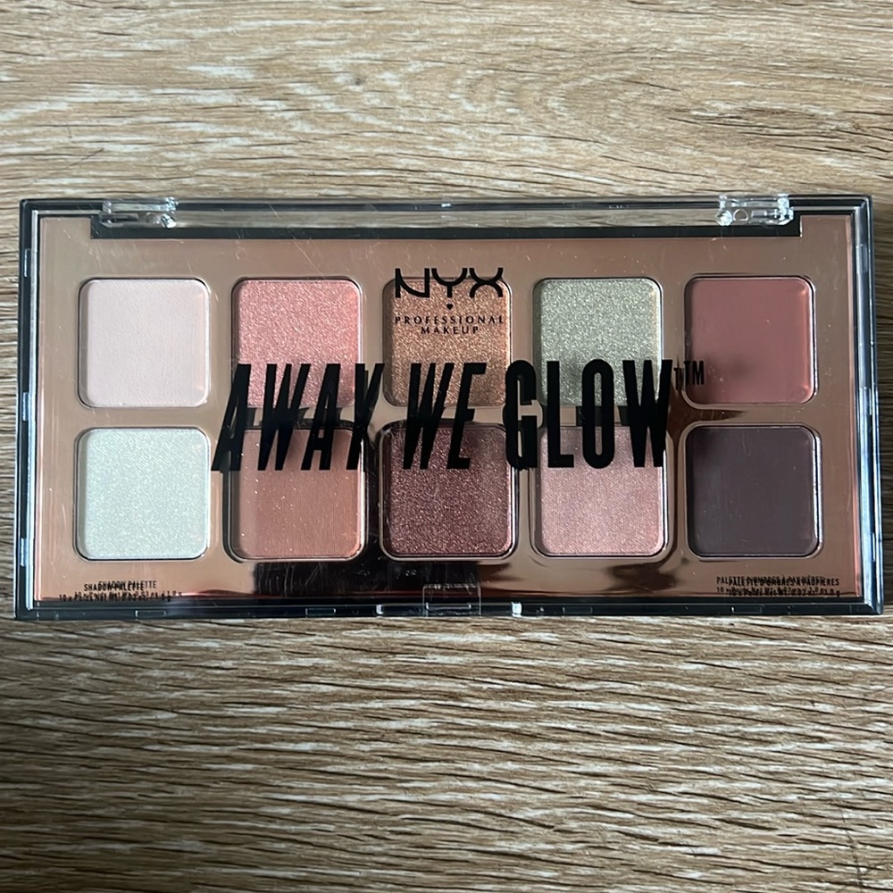 Nyx Away we glow collection Palette - AWHSP02 hooked on glow